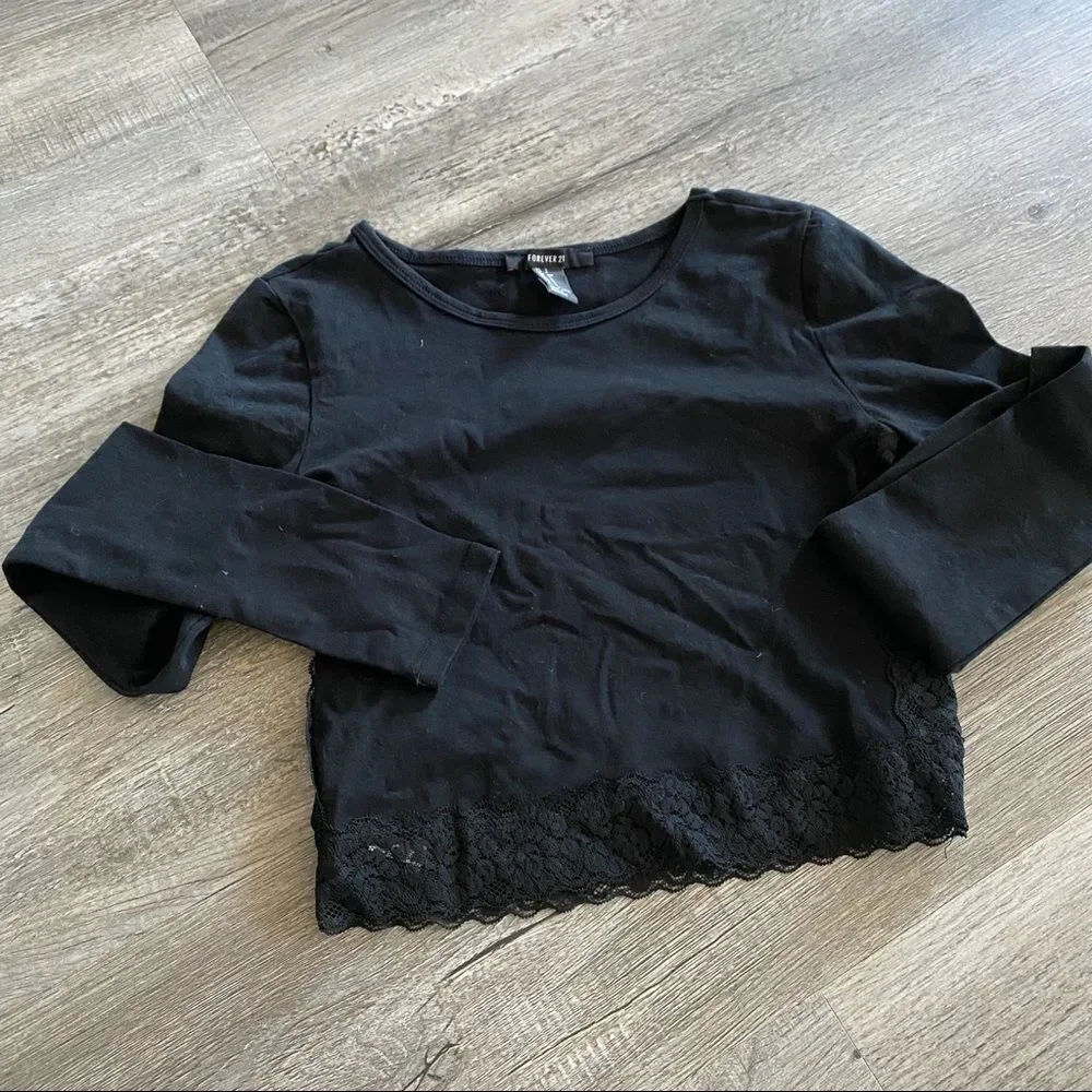 Nwot Lace accent crop top